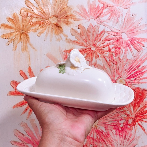 Butter Dish PoppyTrail by Metlox Sculptured Daisy Ceramic Basket Weave